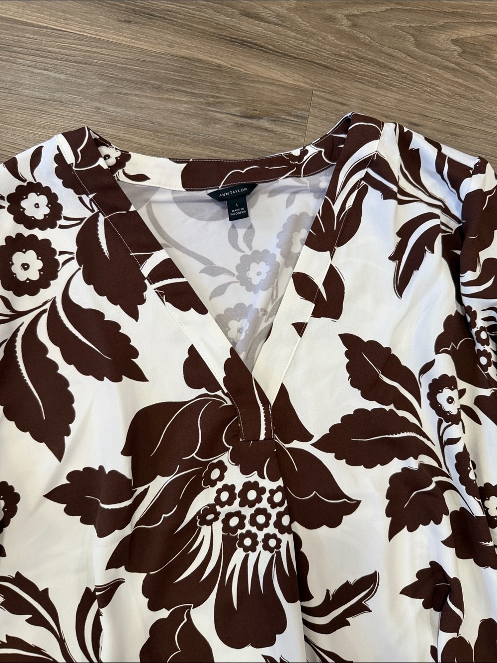 Women's Ann Taylor Brown & White Floral V-Neck Blouse